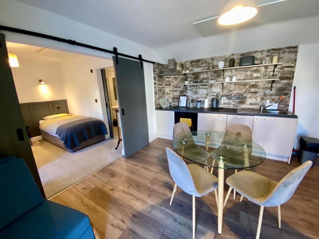 The Roadshed Apartments @ Rohans Farm Midleton Dış mekan fotoğraf